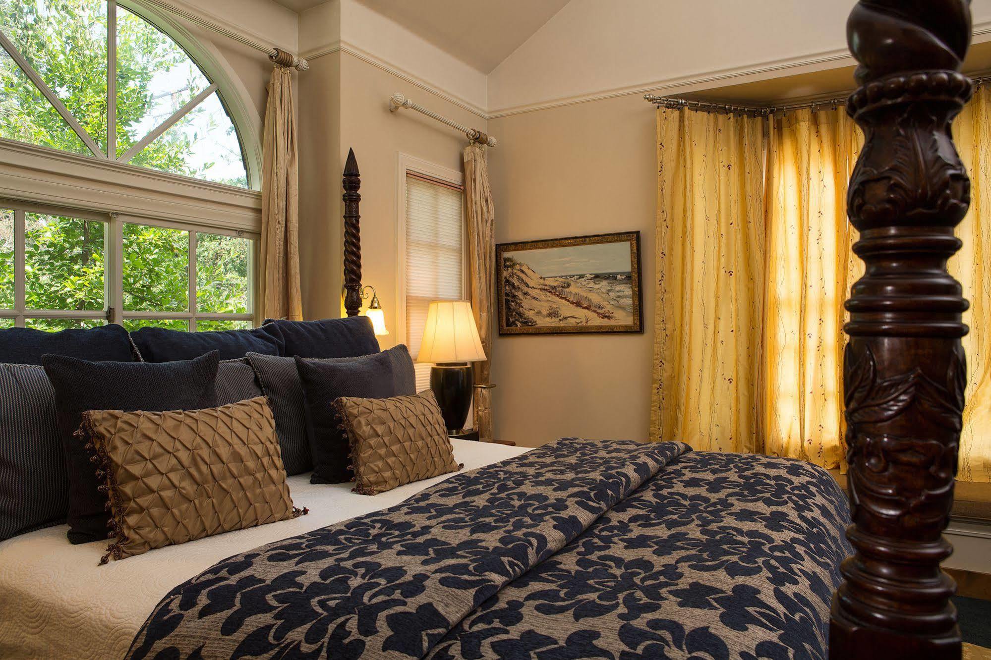 The Victoria Inn Murphys Bagian luar foto