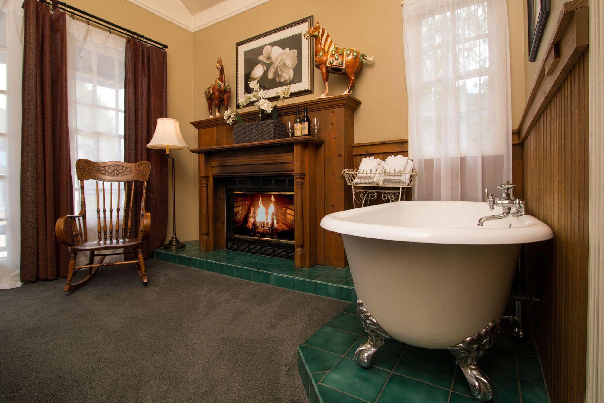 The Victoria Inn Murphys Bagian luar foto