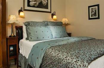 The Victoria Inn Murphys Bagian luar foto