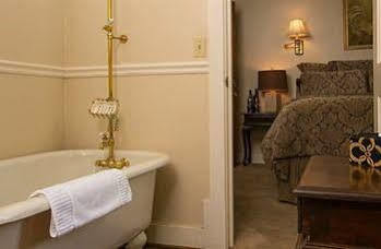 The Victoria Inn Murphys Bagian luar foto